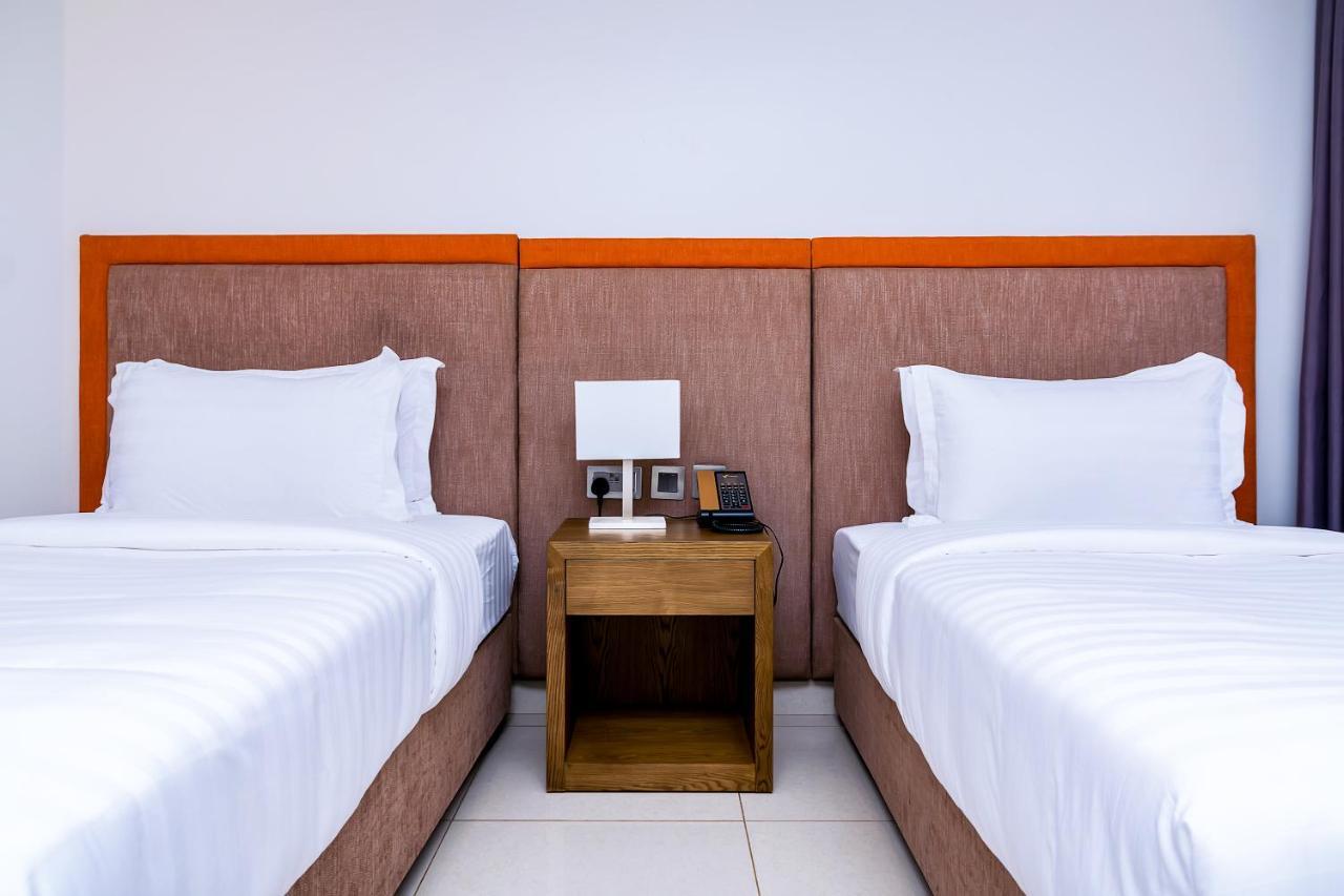 Canary Hotel Kampala Exterior photo